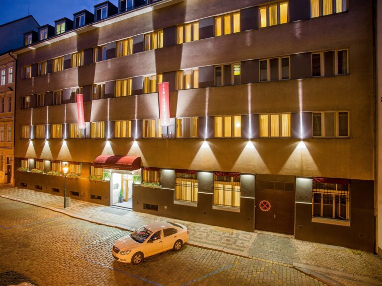 Hotel Cloister Inn